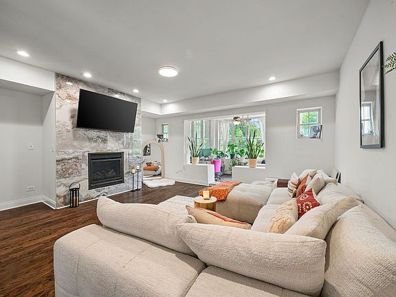 2nd image of 4326 S King Dr #2