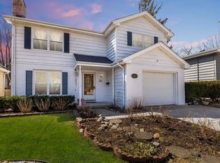 141 W Austin Ave, Libertyville, IL 60048