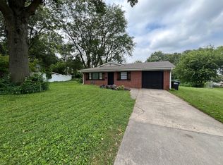 7437 Schuyler Dr, Omaha, NE 68114