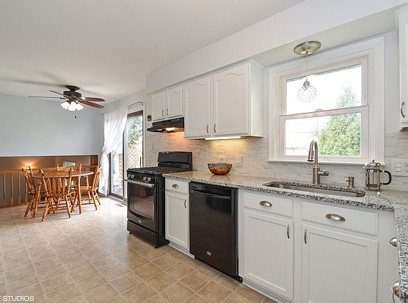 4th image of 16742 Olcott Ave