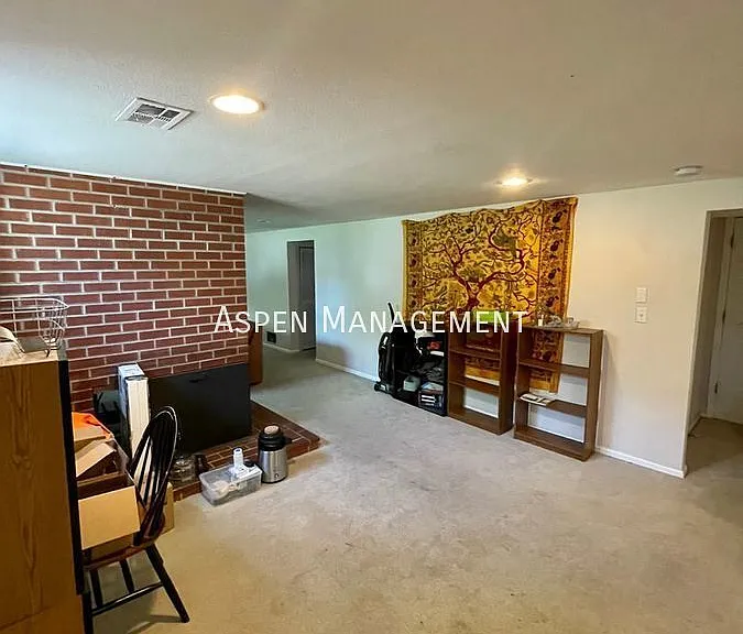 550 S 41st St — Photo 16