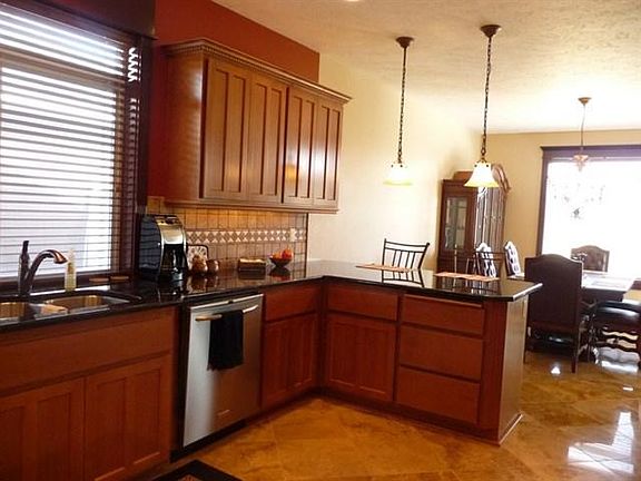 Kitchen dining 