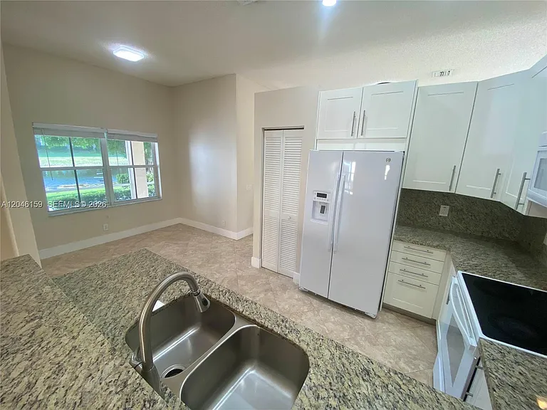837 Tanglewood Cir — Photo 5