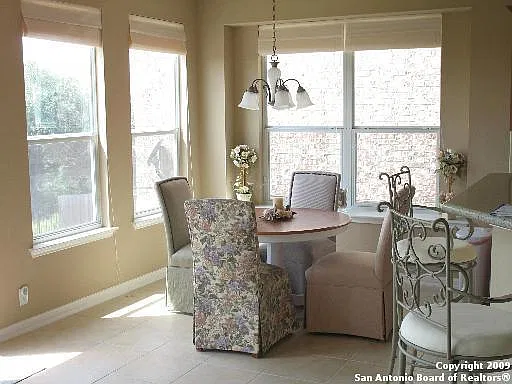 4 bed, 2561 sqft, $2,495 — Photo 3
