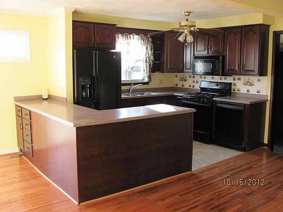 5th image of 410 Lisle Dr