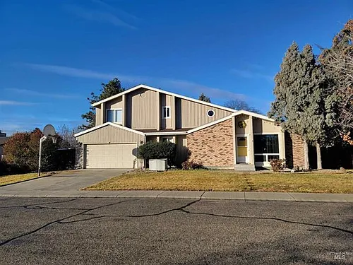 2649 S Lynx Ave Photo 1