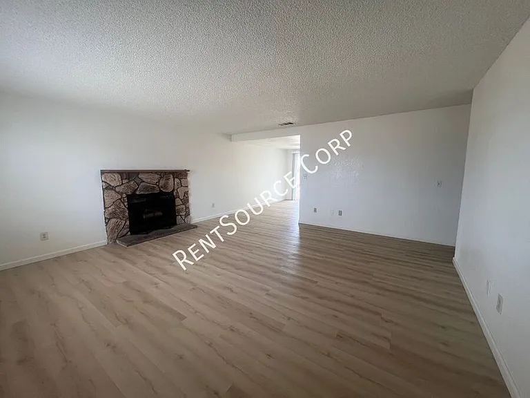 841 Chateau Way — Photo 5