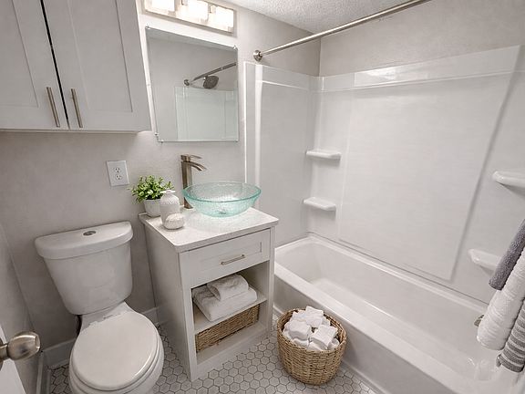 5th image of 502 Park Ave APT 6