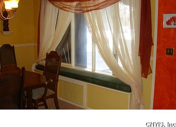 5th image of 210 Deerwood Dr