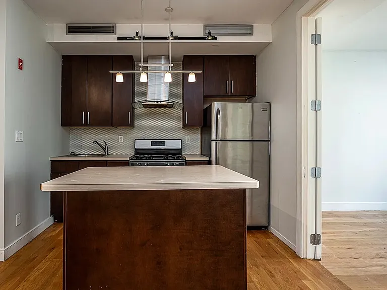 20 Fayette St #3R — Photo 4