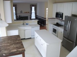 37 Raintree Dr, Sicklerville, NJ 08081