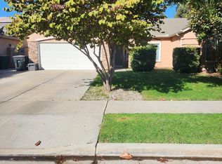 141 N Shenandoah Ct, Visalia, CA 93291