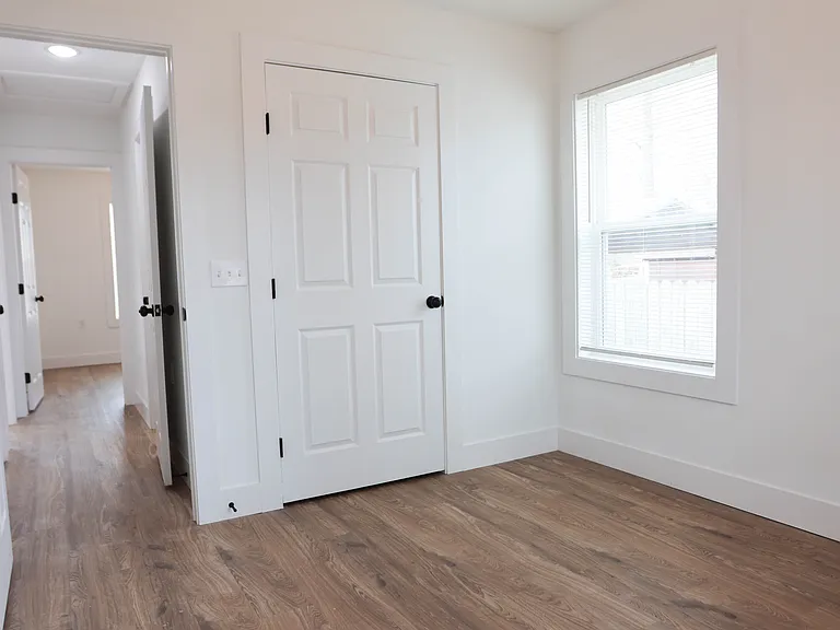 313 Douglas St — Photo 10