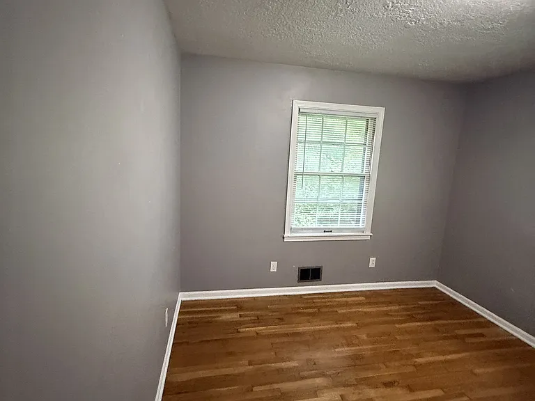 1509-1511 W College Ter — Photo 7