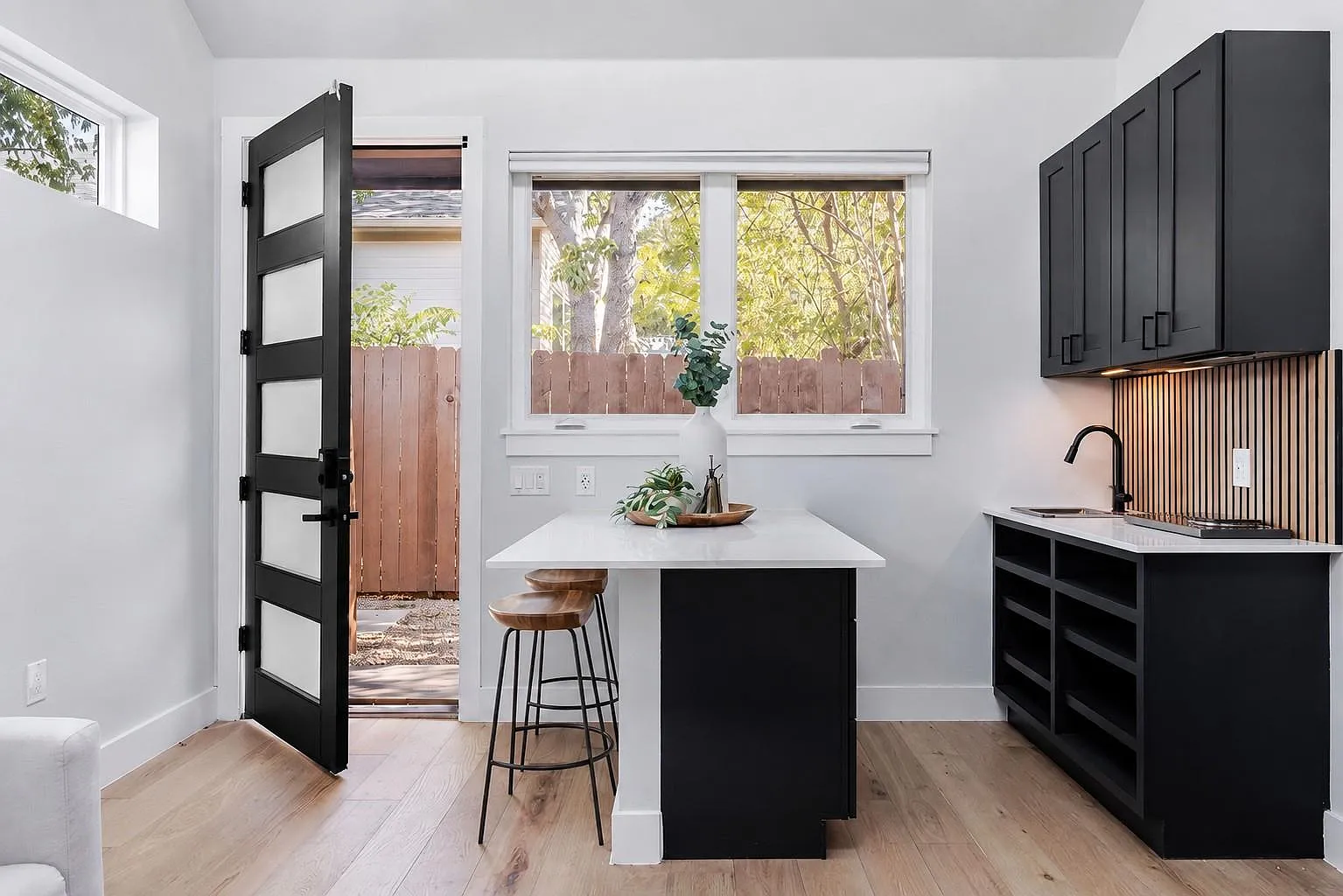 1 bed, 1.0 bath, 400 sqft, $1,745 — Photo 1