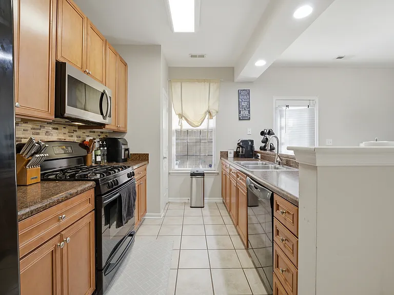 5325 Brinsley Ln — Photo 9