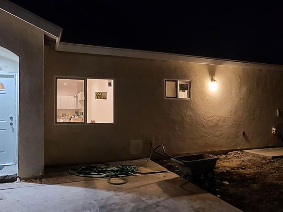 2nd image of 2040 1/2 Orange Ave