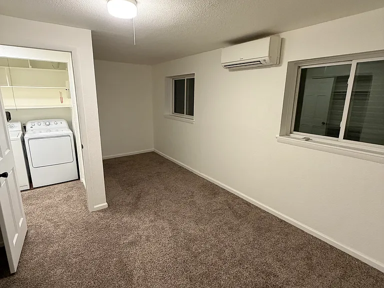 780 Excalibur St — Photo 35