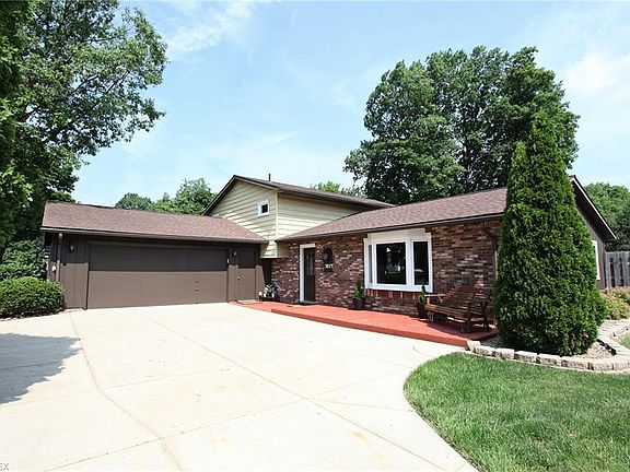 3rd image of 3879 Canterbury Dr