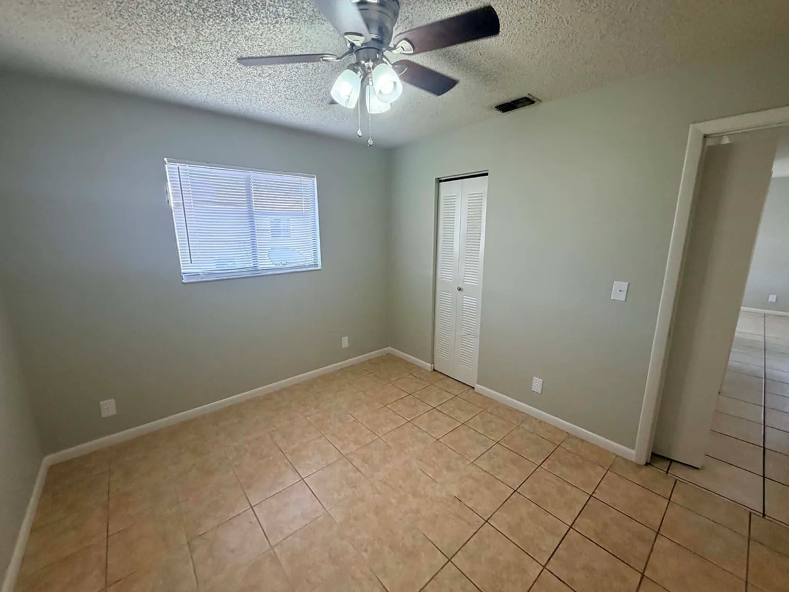 2 bed, 900 sqft, $1,050 — Photo 4