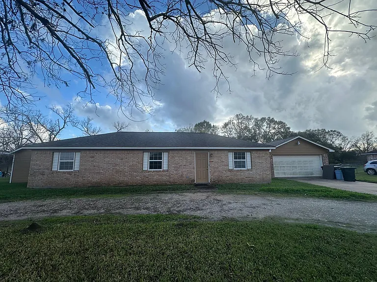 1119 County Road 481 — Photo 1