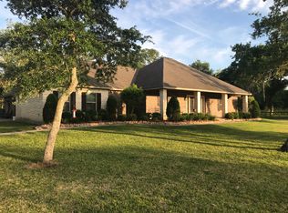 32403 Bayou Bnd, Richwood, TX 77515