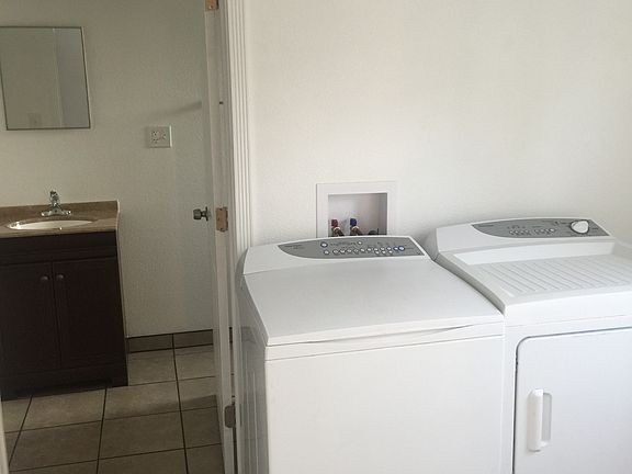 3rd image of 515 Vine Way