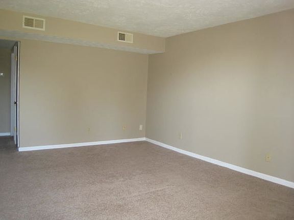 3rd image of 179 Lakeshore Dr APT 2