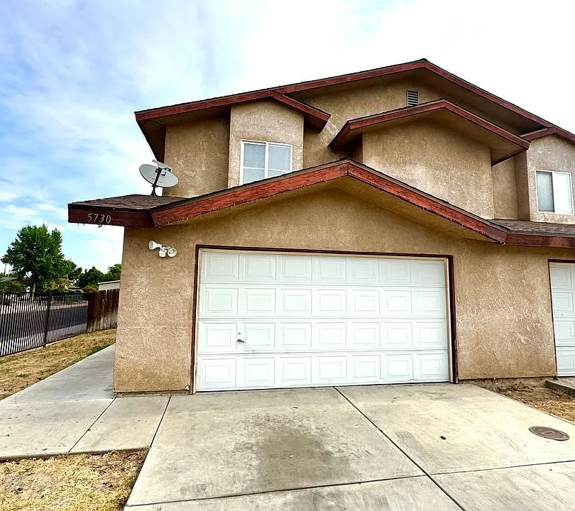 5730 Castlegate Ln