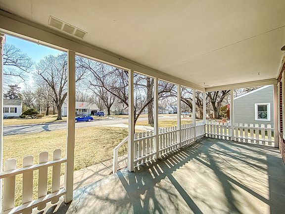 4th image of 402 W 23rd Ave