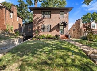 440 Oakley Dr, Saint Louis, MO 63105