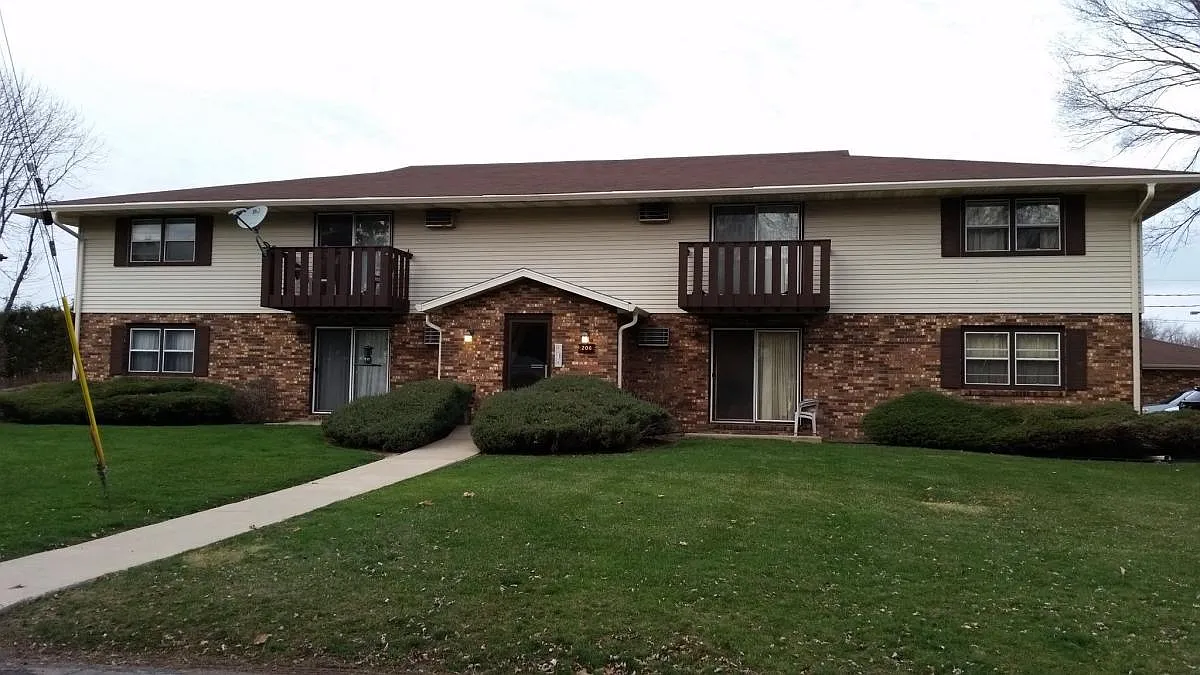 2 bed, 918 sqft, $1,475 — Photo 1