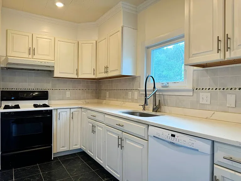 41 Fairview Ter #2 — Photo 23