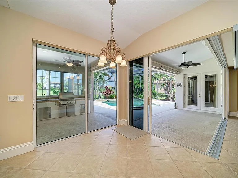 7022 Dominion Ln — Photo 11