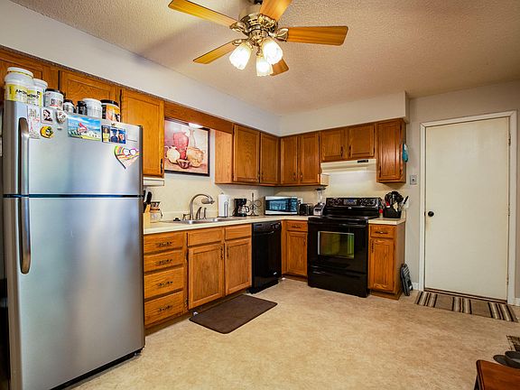 4th image of 302 E Deanna Ln