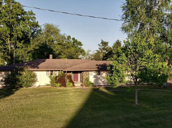 514 N Walnut St, West Frankfort, IL 62896