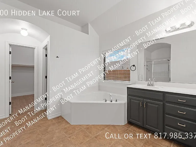 400 Hidden Lake Ct — Photo 31