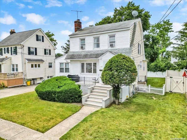 347 Hewlett Parkway, Hewlett, NY 11557