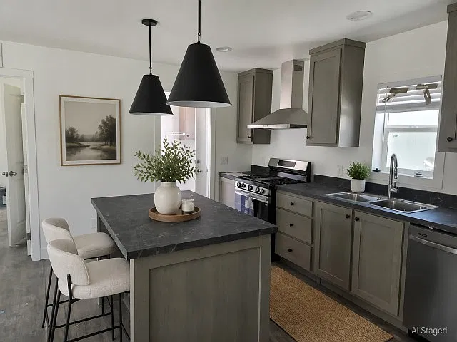 3 bed, 960 sqft, $1,925 — Photo 2