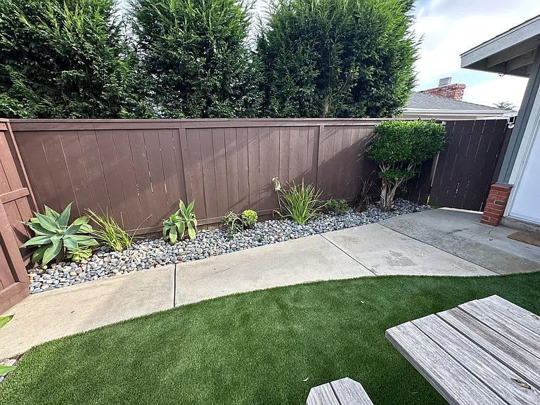 1095 Regal Rd — Photo 5