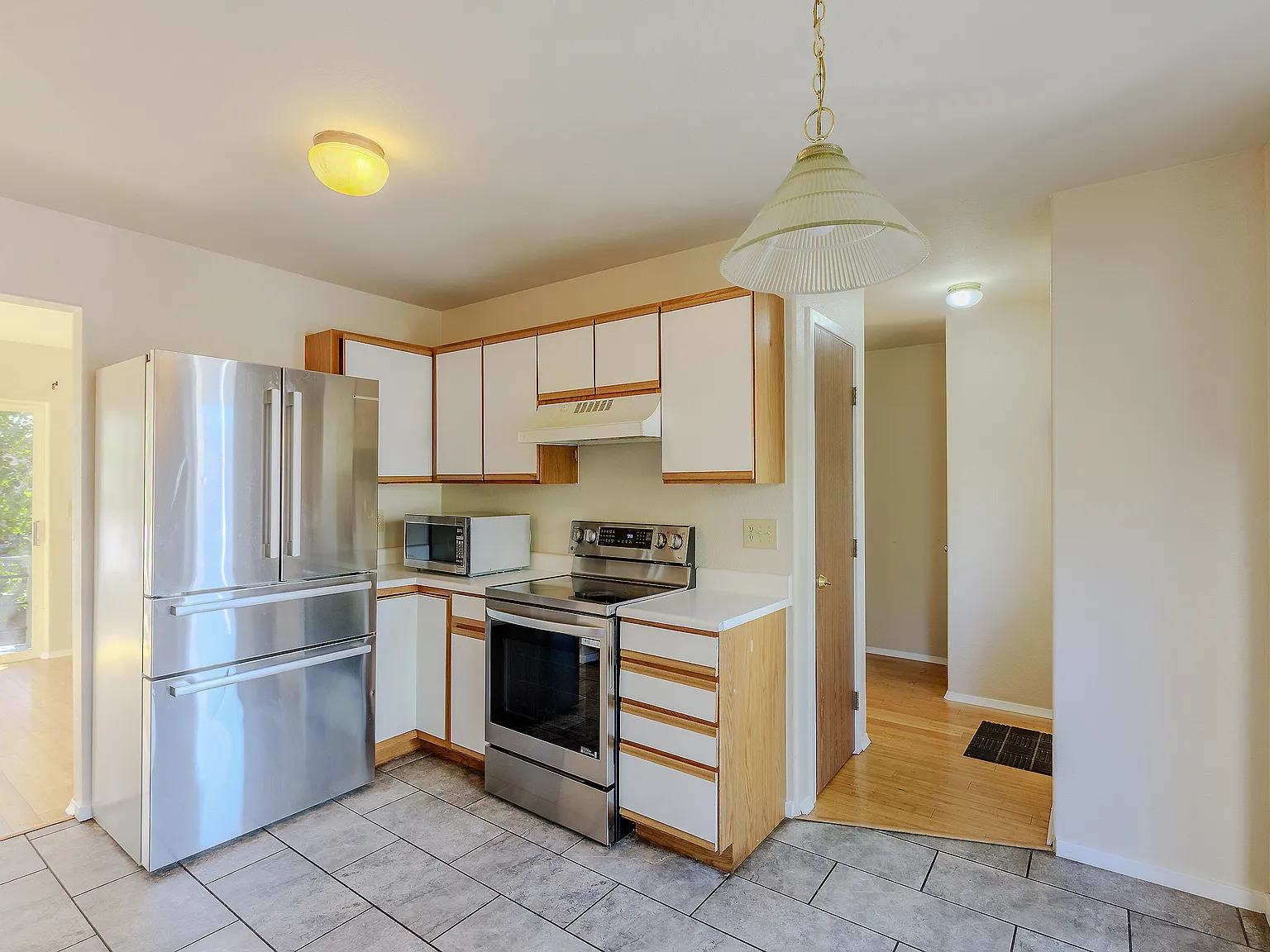 3 bed, 3.5 bath, 2086 sqft, $3,900 — Photo 2
