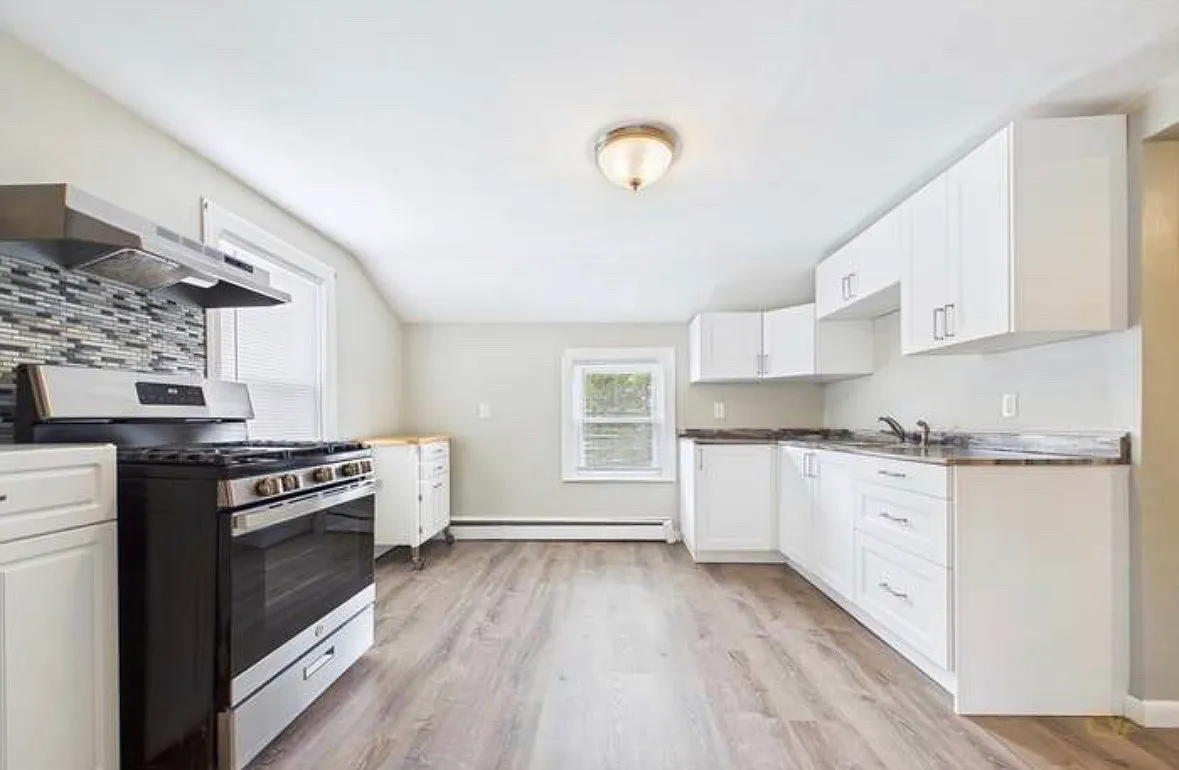 2 bed, 1000 sqft, $2,200 — Photo 4