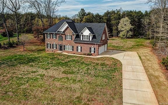 3rd image of 2230 Willow Creek Dr