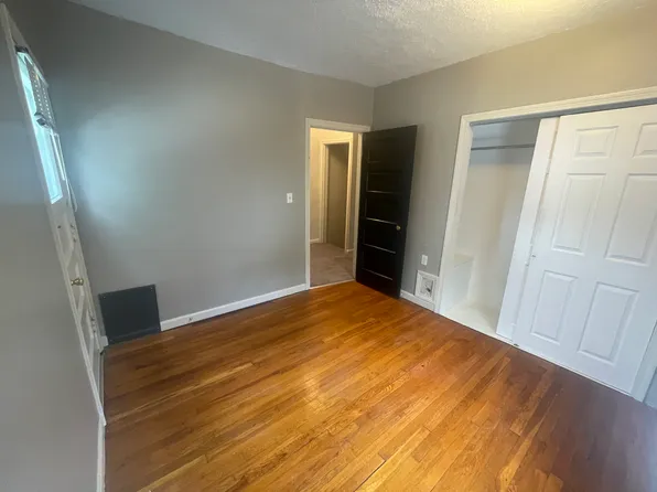 1539 Lauderdale Ave, Lakewood, OH 44107