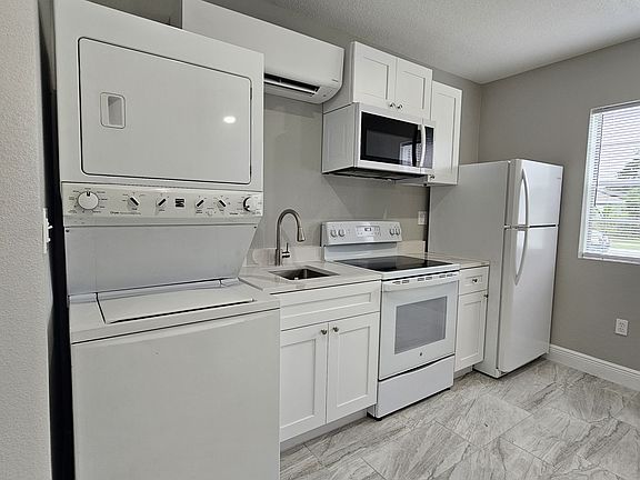 5th image of 2546 Christine Dr