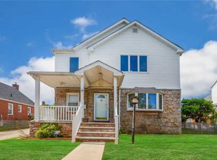 19 Evergreen Ln, New Hyde Park, NY 11040