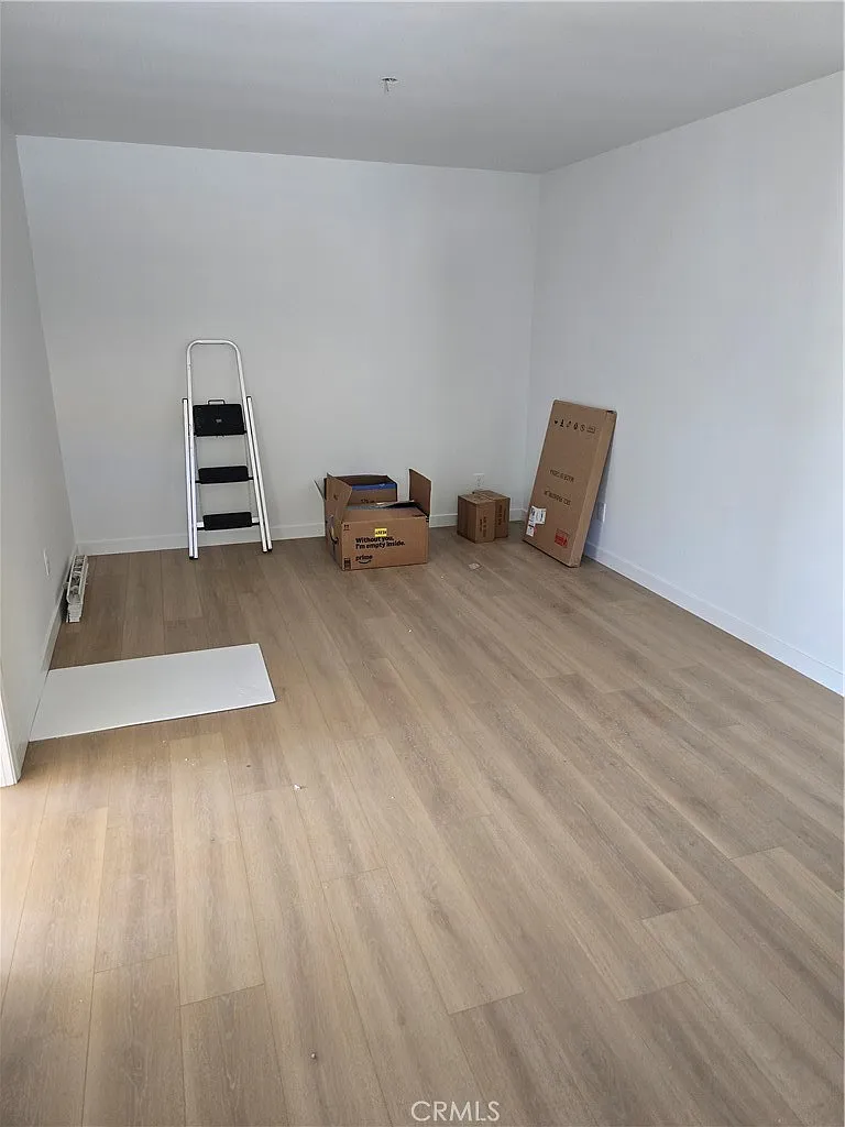 3 bed, 1127 sqft, $5,000 — Photo 2