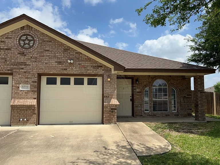 4701 Autumn Valley Dr — Photo 2