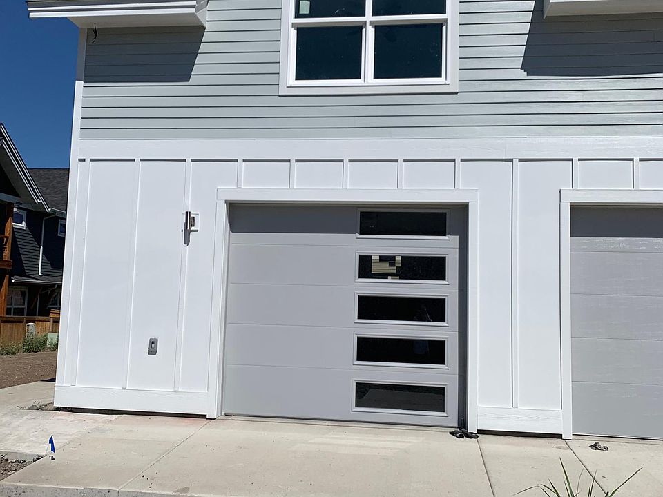 1st image of 577 1/2 Clifden Dr