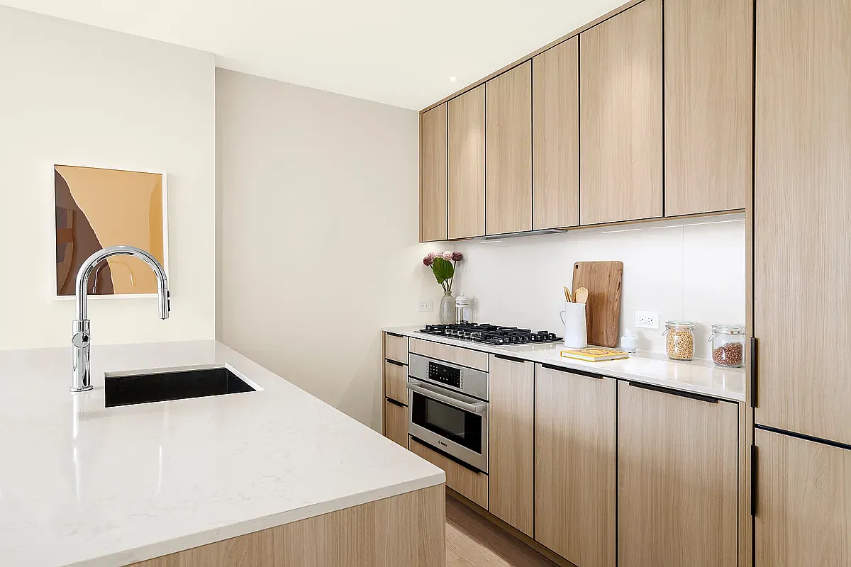 280 West 24th Street — Photo 2